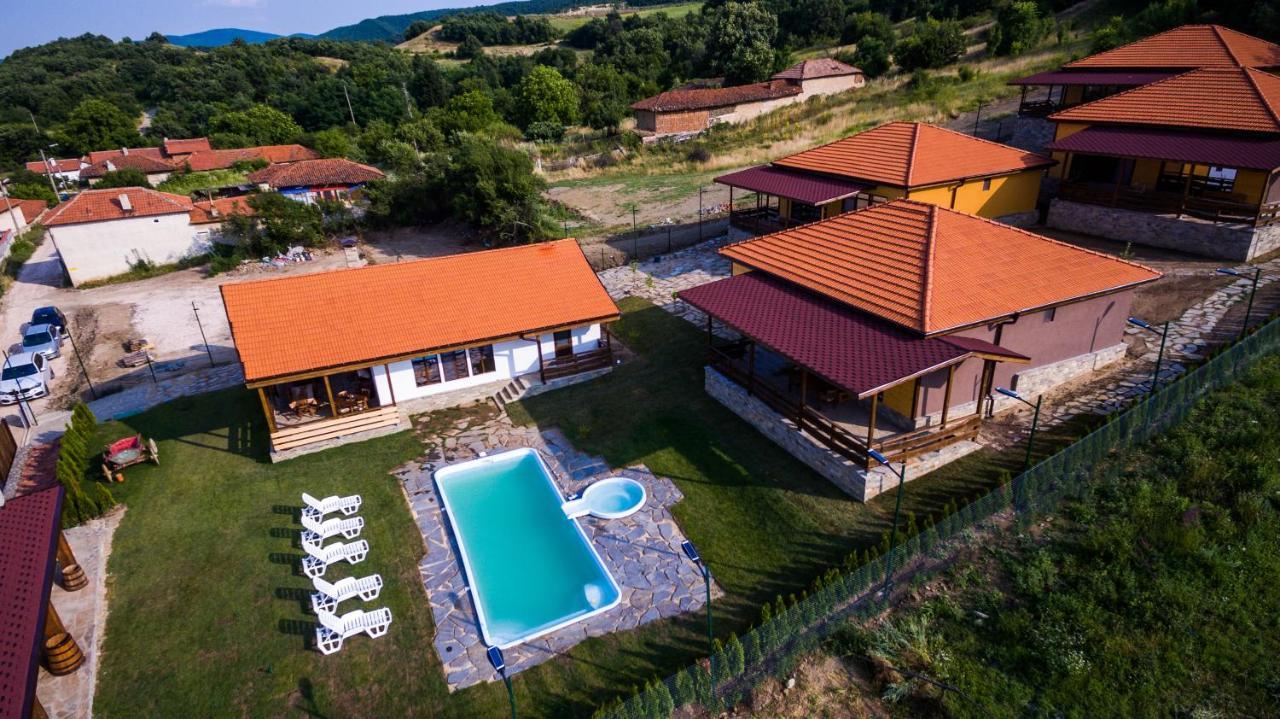 Етно Комплекс "Поп Грую Бански" Banya  Exterior photo